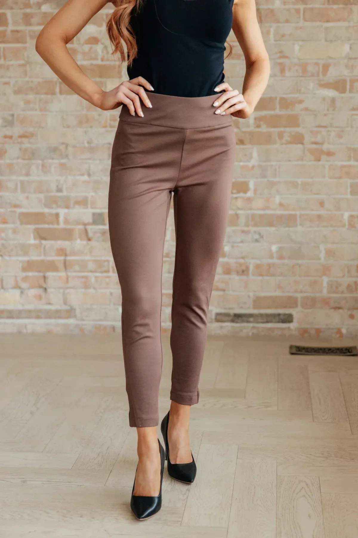 Magic Ankle Crop Skinny Pants (26) in Twelve Colors